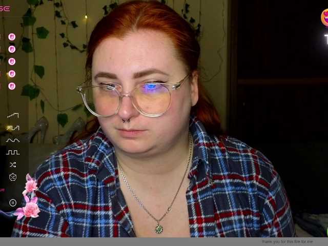 Aliciaredluv's BongaCams show and profile