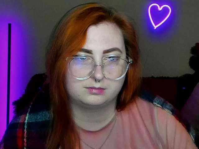 Aliciaredluv's BongaCams show and profile