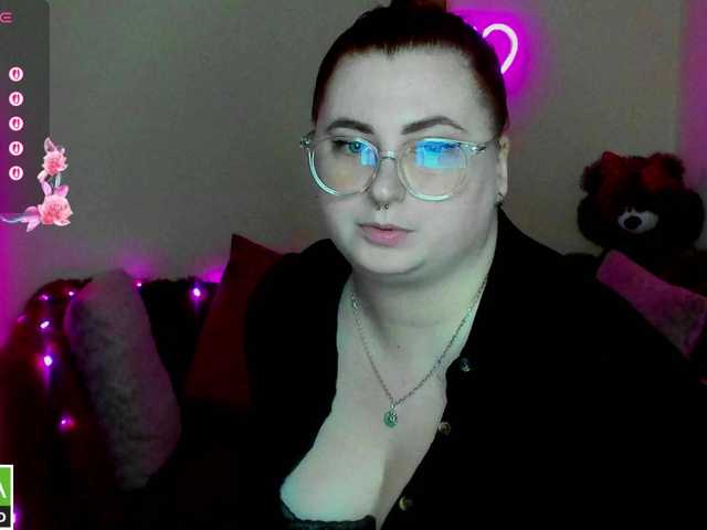 Aliciaredluv's BongaCams show and profile