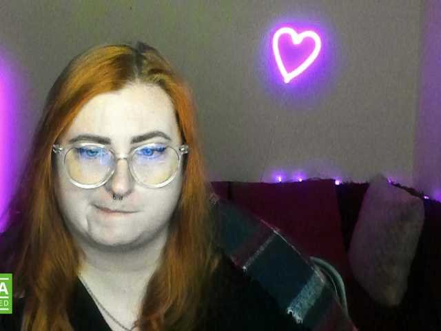 Aliciaredluv's BongaCams show and profile