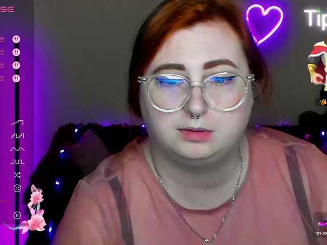 Aliciaredluv's BongaCams show and profile