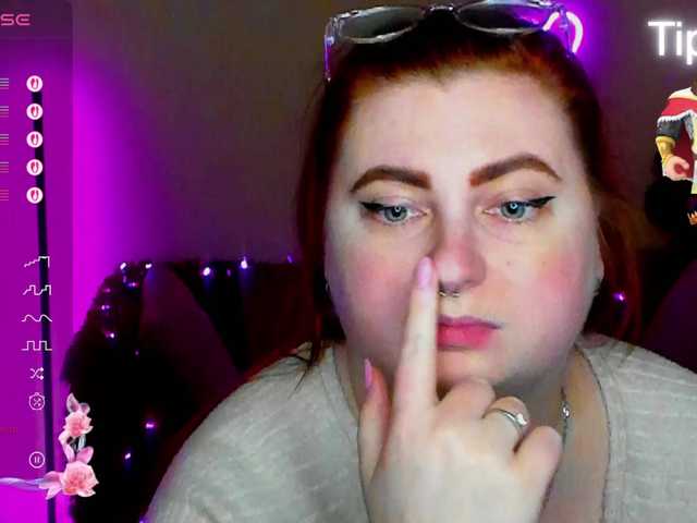 Aliciaredluv's BongaCams show and profile