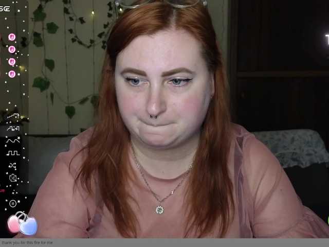 Aliciaredluv's BongaCams show and profile