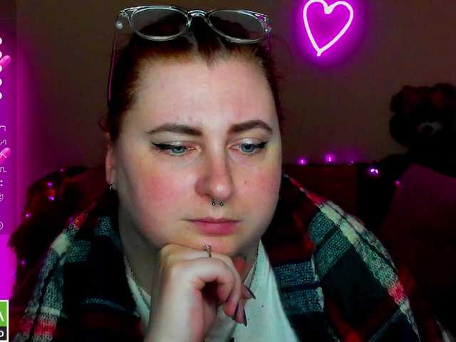 Aliciaredluv's BongaCams show and profile