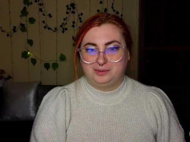 Aliciaredluv's BongaCams show and profile