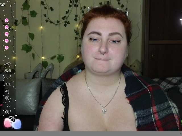 Aliciaredluv's BongaCams show and profile