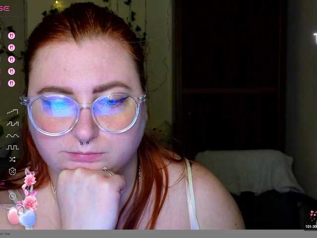 Aliciaredluv's BongaCams show and profile