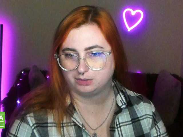 Aliciaredluv's BongaCams show and profile