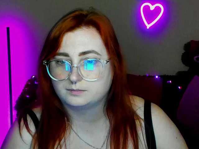 Aliciaredluv's BongaCams show and profile