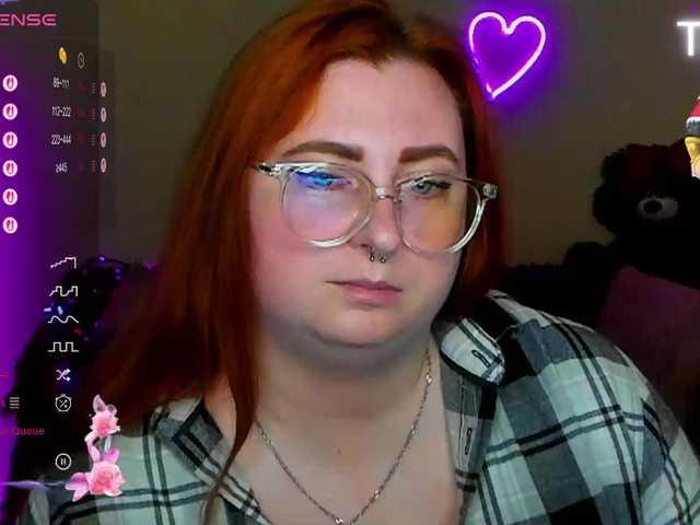 Aliciaredluv's BongaCams show and profile