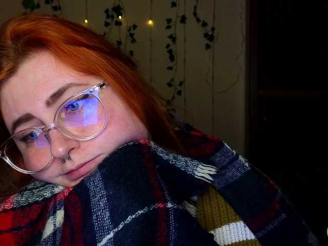 Aliciaredluv's BongaCams show and profile