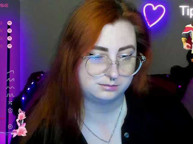 Aliciaredluv's BongaCams show and profile