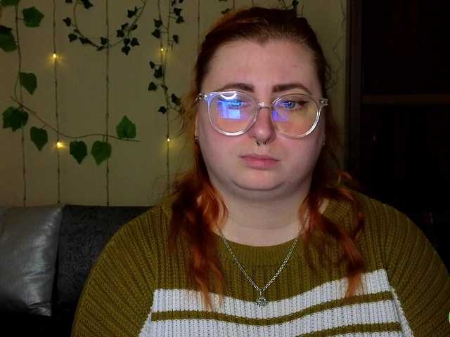 Aliciaredluv's BongaCams show and profile