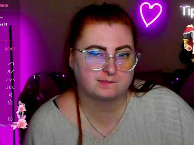 Aliciaredluv's BongaCams show and profile