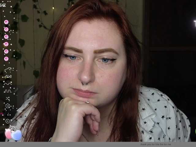 Aliciaredluv's BongaCams show and profile