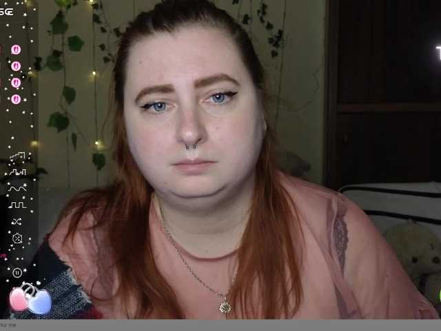 Aliciaredluv's BongaCams show and profile