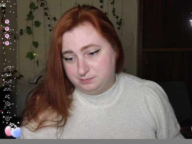 Aliciaredluv's BongaCams show and profile