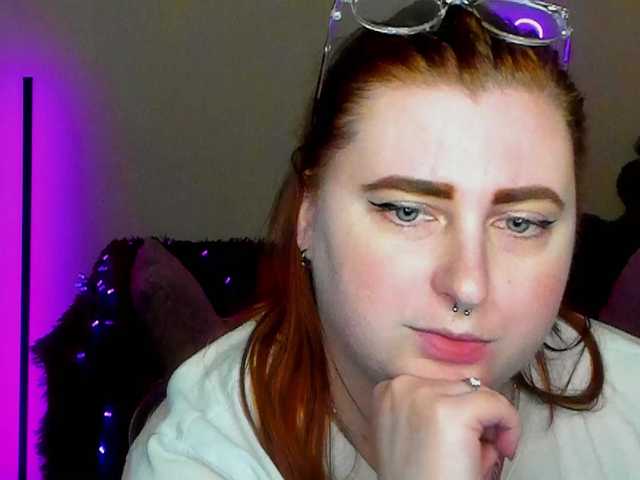 Aliciaredluv's BongaCams show and profile