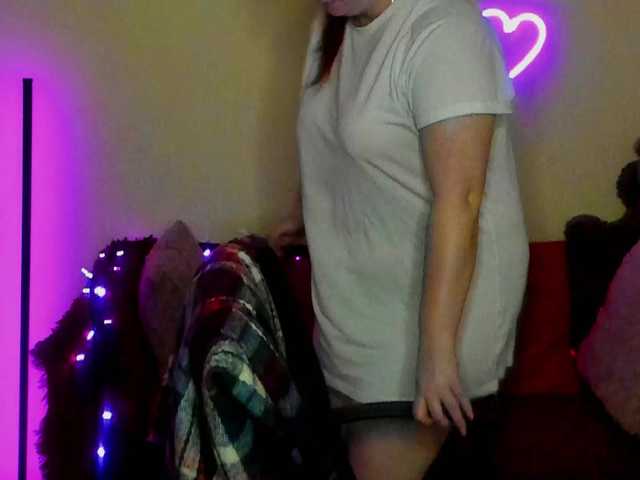 Aliciaredluv's BongaCams show and profile