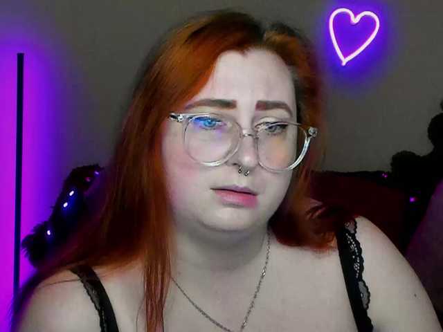 Aliciaredluv's BongaCams show and profile