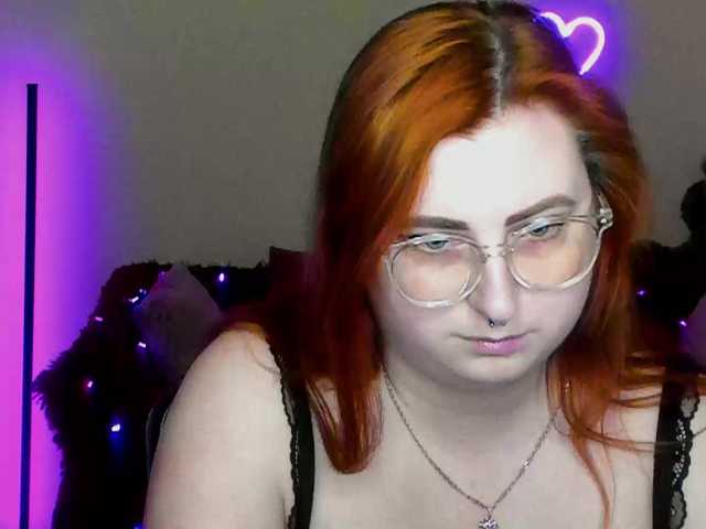 Aliciaredluv's BongaCams show and profile