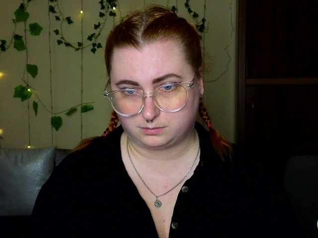 Aliciaredluv's BongaCams show and profile