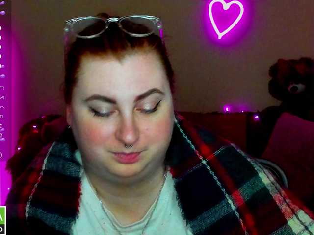 Aliciaredluv's BongaCams show and profile