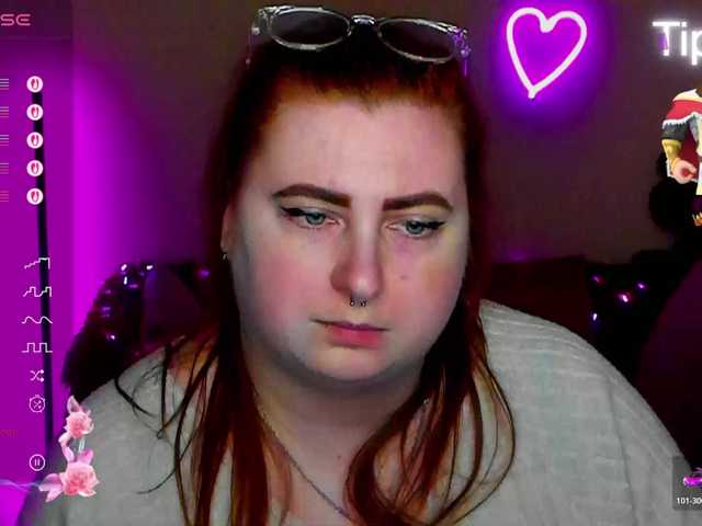 Aliciaredluv's BongaCams show and profile