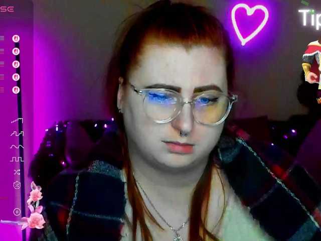 Aliciaredluv's BongaCams show and profile