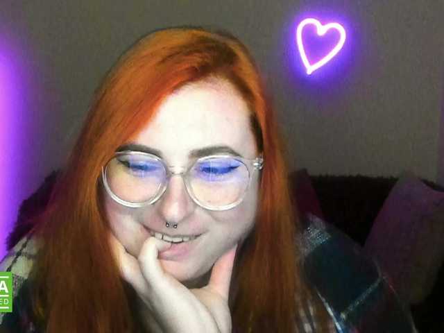 Aliciaredluv's BongaCams show and profile