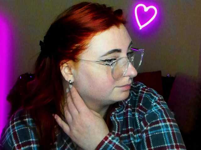 Aliciaredluv's BongaCams show and profile