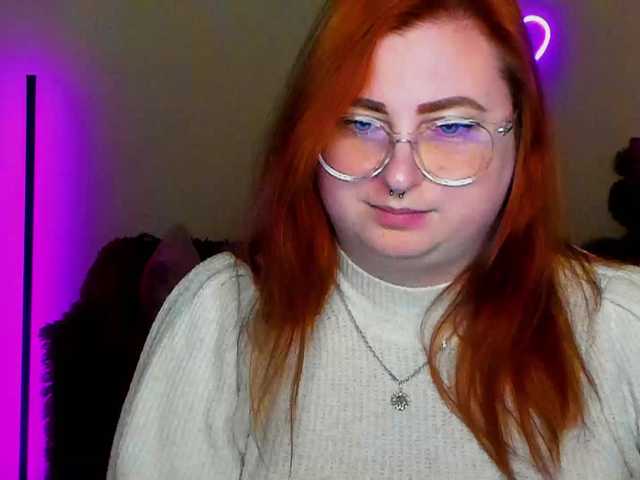 Aliciaredluv's BongaCams show and profile