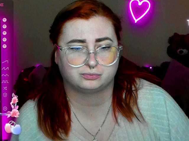 Aliciaredluv's BongaCams show and profile