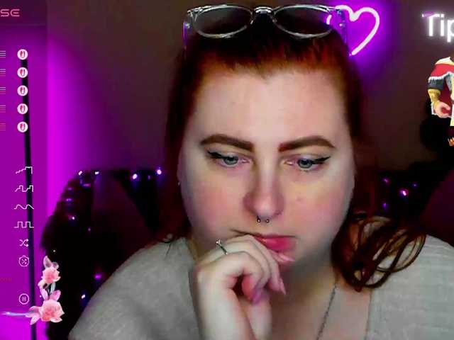 Aliciaredluv's BongaCams show and profile