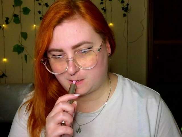 Aliciaredluv's BongaCams show and profile