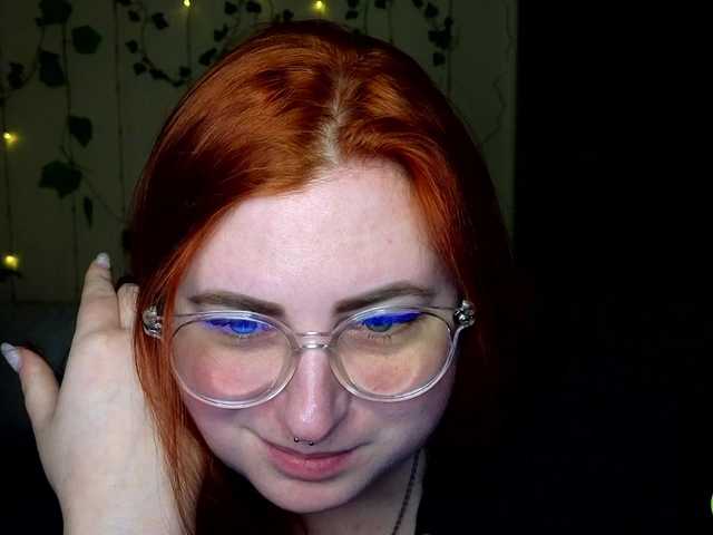 Aliciaredluv's BongaCams show and profile