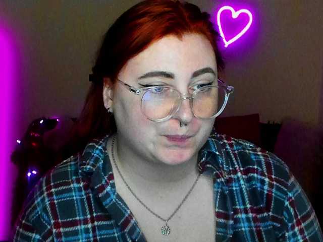 Aliciaredluv's BongaCams show and profile