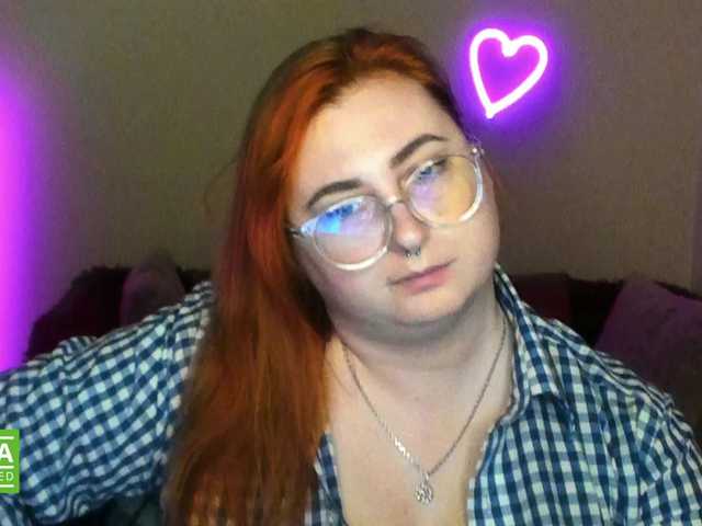 Aliciaredluv's BongaCams show and profile