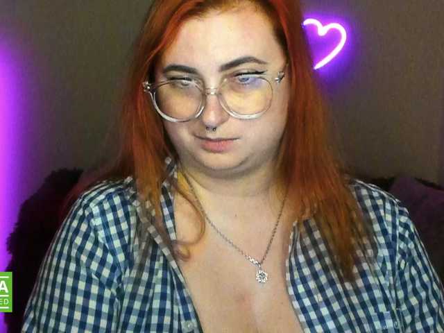 Aliciaredluv's BongaCams show and profile