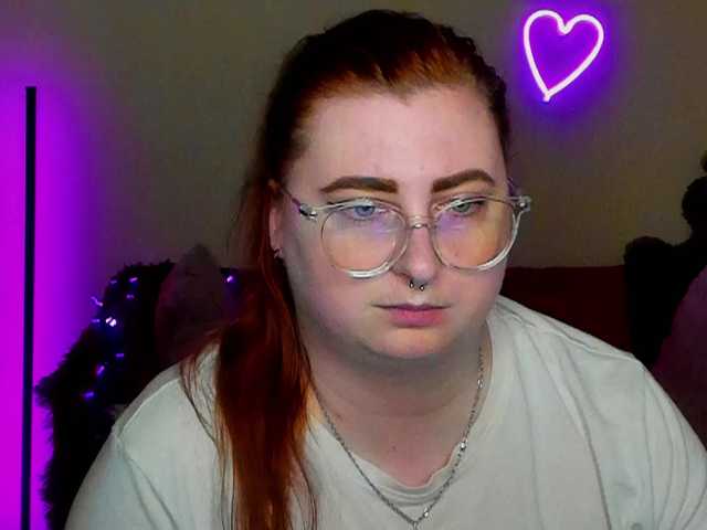 Aliciaredluv's BongaCams show and profile