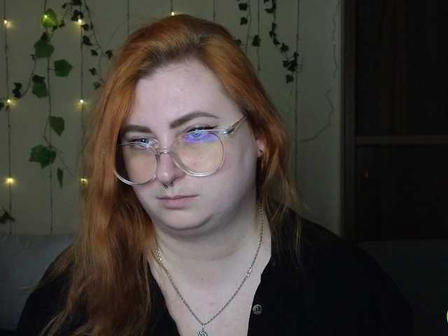 Aliciaredluv's BongaCams show and profile