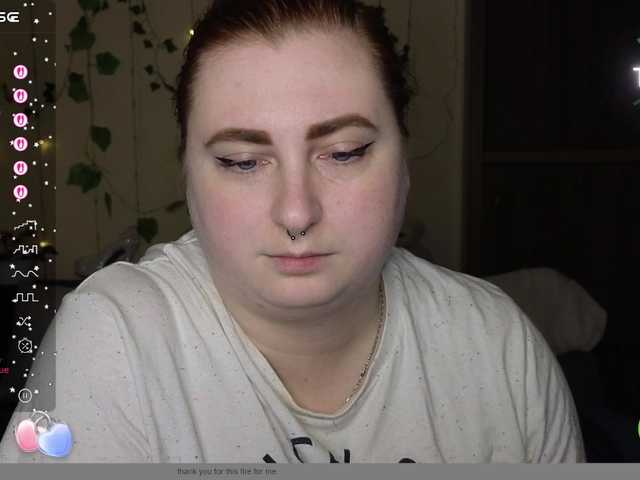 Aliciaredluv's BongaCams show and profile