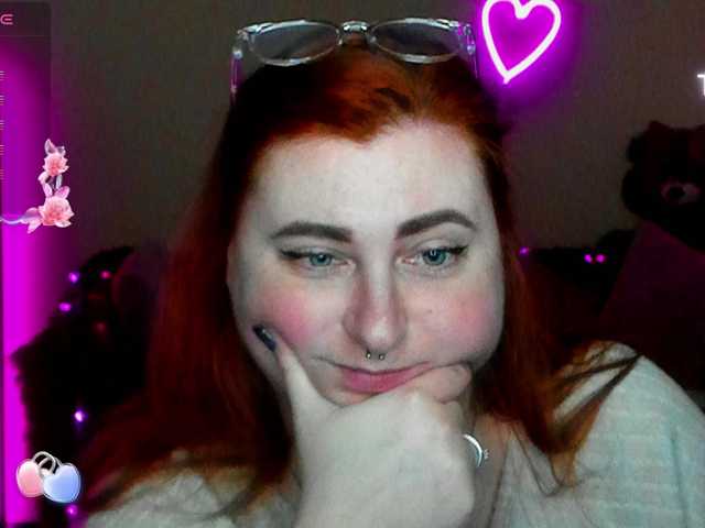 Aliciaredluv's BongaCams show and profile