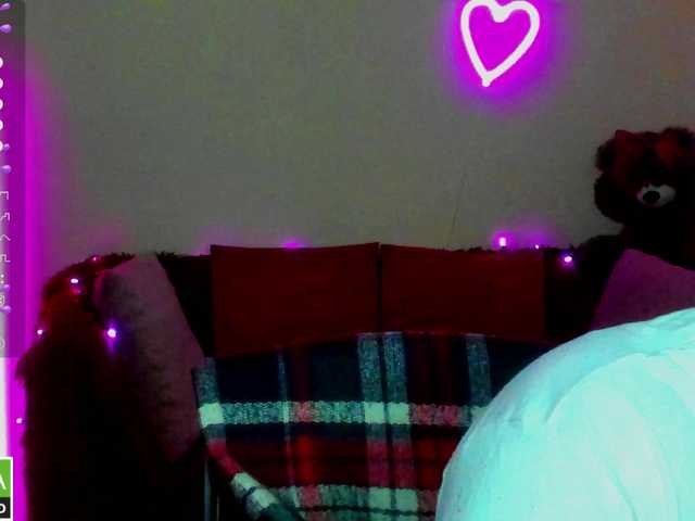 Aliciaredluv's BongaCams show and profile