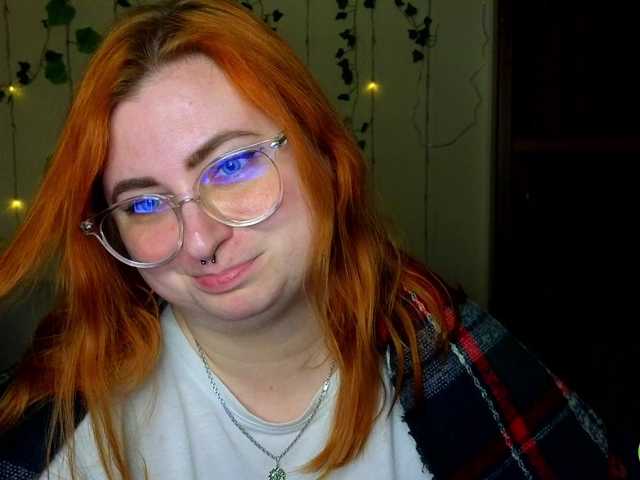 Aliciaredluv's BongaCams show and profile