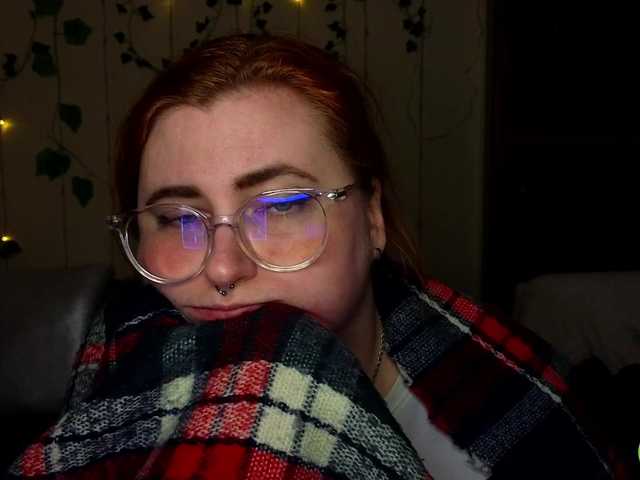 Aliciaredluv's BongaCams show and profile