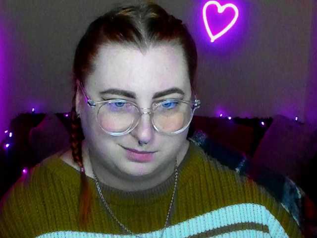 Aliciaredluv's BongaCams show and profile