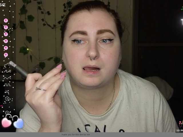 Aliciaredluv's BongaCams show and profile