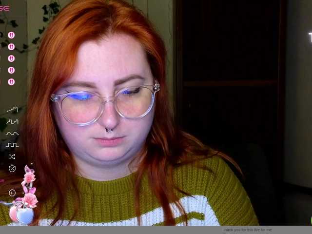 Aliciaredluv's BongaCams show and profile