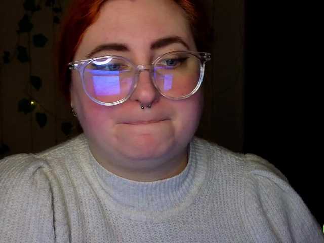 Aliciaredluv's BongaCams show and profile